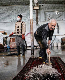 شستشوی سنتی قالی در قالیشویی باغ فیض  